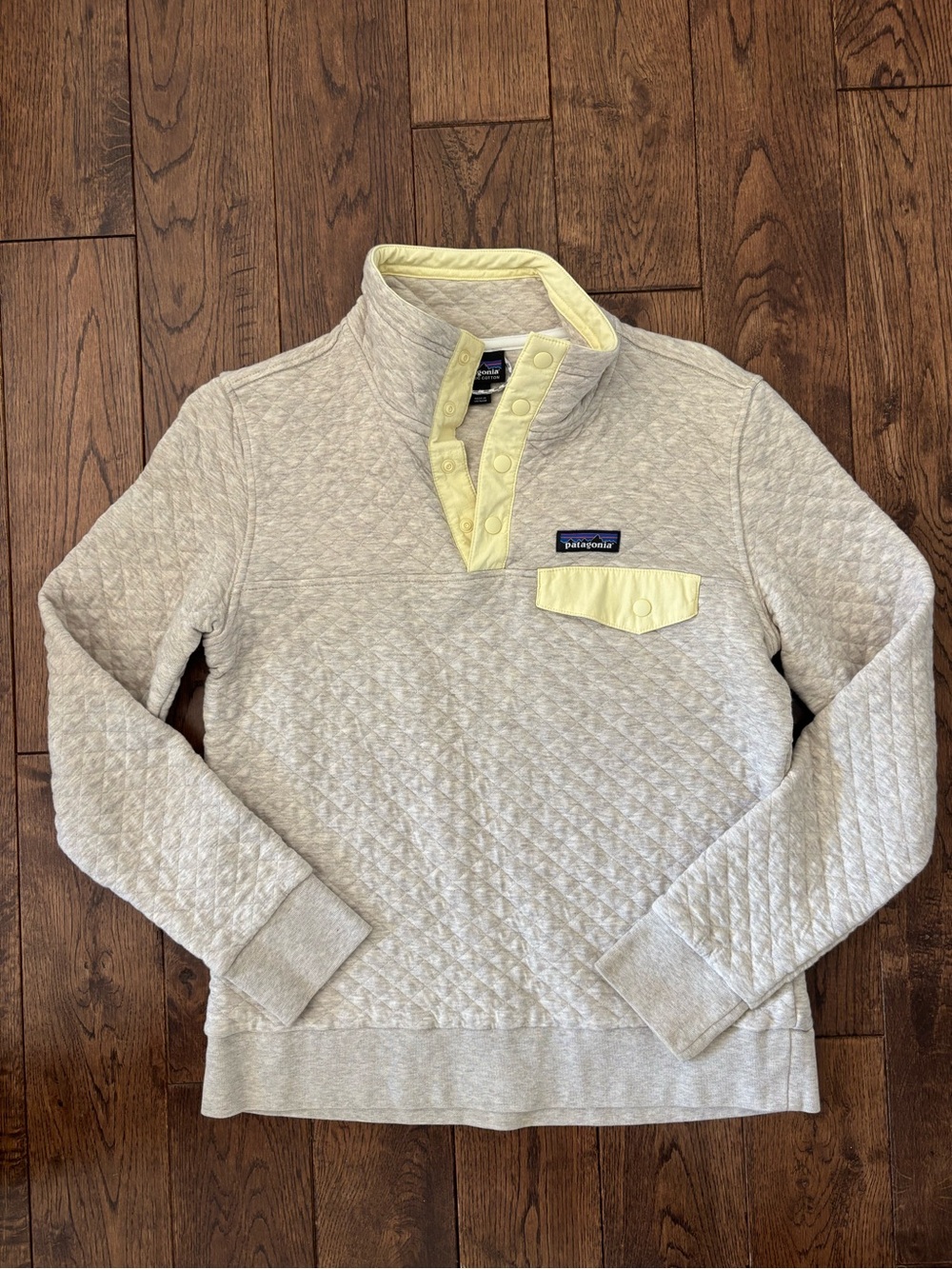 Patagonia WomensQuilted Snap Pullover - Light Gray with pale green accents